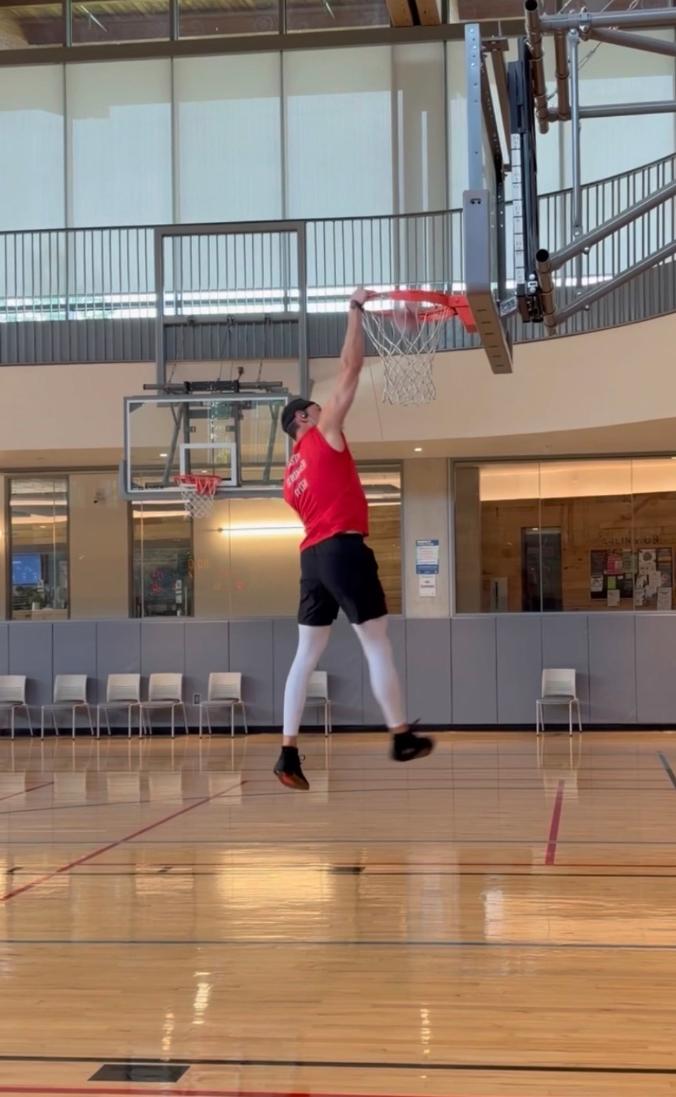 Pete Leibman dunking 2026